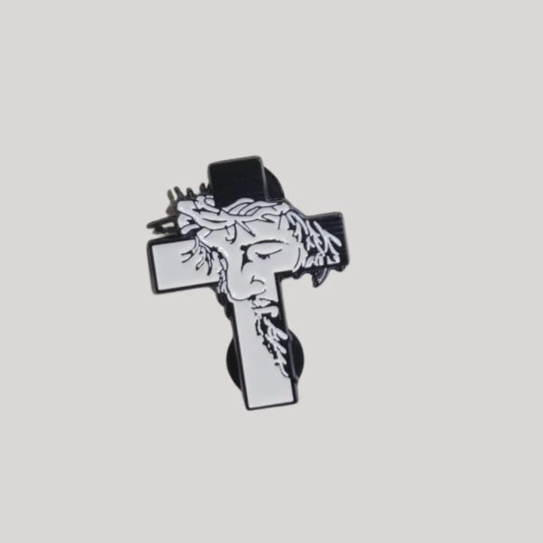Pin Jesús en cruz